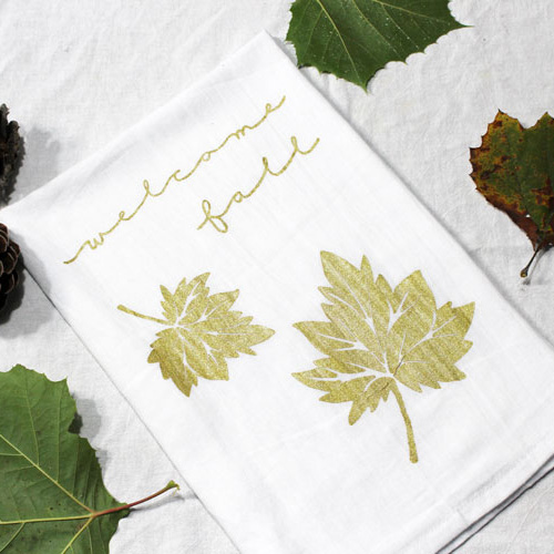 FREE Fall Craft Tutorial: Learn to make a charming DIY Fall Tea Towel